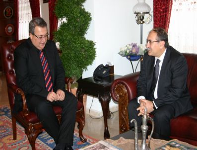 HASAN ÜNVER - Nevşehir Valisi Savaş, Belediye Başkanı Ünver'i Makamında Ziyaret Etti