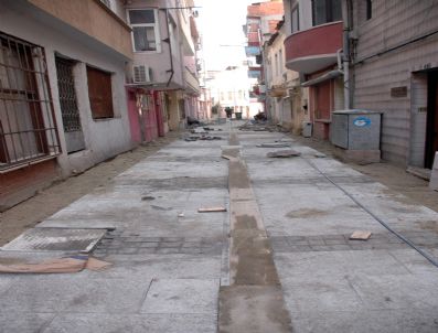 ECE AYHAN - Şair Ece Ayhan Sokak'ta Taş Döşeme Çalışması Sürüyor