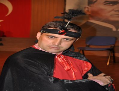 TÜRK KAHVESI - Sınıfta Öğretmen, Sahnede Vezir