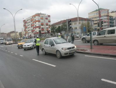 Yoldan Geçerken Aracın Altında Kaldı