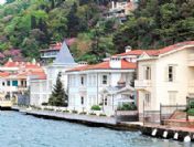 Sıra sıra yalılar yeni sahiplerini bekliyor