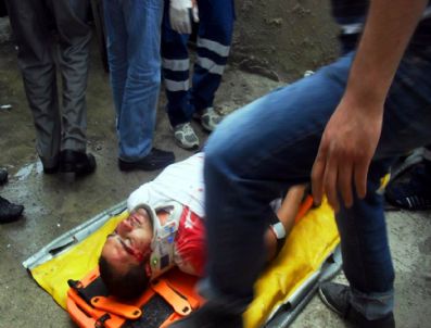 Çatıdan Düşen Genç Yaralandı