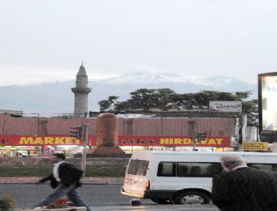 Erciyes Dağı’na Üçüncü Kez Kar Yağdı