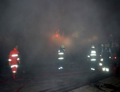 İş Yerinde Çıkan Yangın Güçlükle Söndürüldü