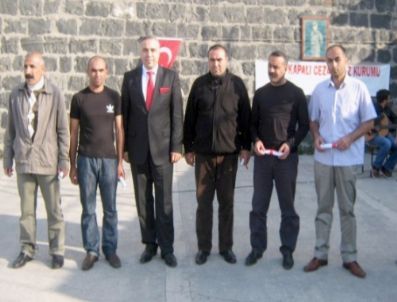 Tutuklu ve Hükümlüler Türk Halk Müziği Konseri İle Moral Buldu