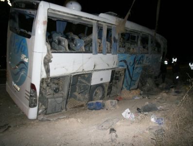 Yolcu Otobüsü Devrildi: 2 Ölü, 39 Kişi Yaralandı