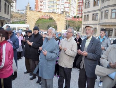 Yozgatlı Hacı Adayları Dualarla Kutsal Topraklara Uğurlandı