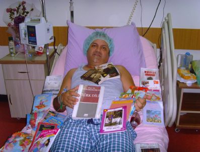 Ameliyat Olan Mikrop Hikmet Hastaneye Çiçek Yerine Kitap İstedi