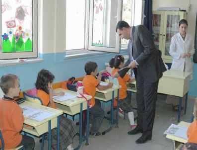 OKTAY ERDOĞAN - Kaymakam Erdoğan`dan Okul Ziyareti