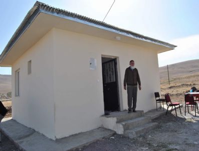 TENZILE ERDOĞAN - 2011 Universıade'nin Yıldızı Baki Dedeye Jest