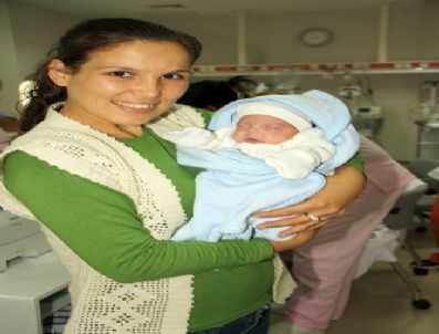 843 Gram Doğan Kaan Bebek, 93 Günde Hayata Tutundu