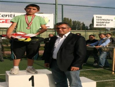 MURAT GÜVEN - Ağrı'da Yaz Sonu Tenis Turnuvasın'da Dereceye Girenler Ödüllendirildi