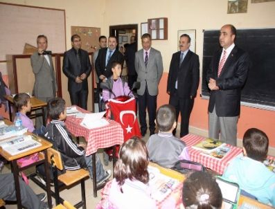 NEVZAT PALTA - Belediye Başkanı Palta`dan Engelli İlköğretim Öğrencisine Akülü Araç