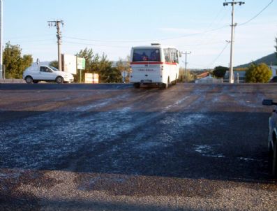 FIKRET AKOVA - Burhaniye’de Ölüm Kavşağına İşıklı Çözüm İsteniyor