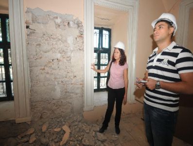 AYDıNOĞULLARı BEYLIĞI - İzmir`de Emir Sultan Türbesi`nin Restorasyonu Devam Ediyor
