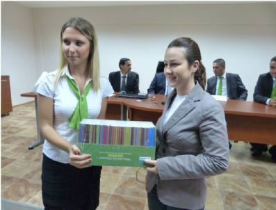 Sakarya'da Çiftçilere 'tarım Bilgi Seti' Dağıtıldı