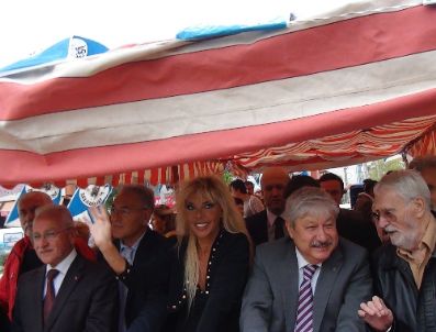 SEBAHATTIN AKKAYA - Sinema Sanatçıları Şehir Turu Attı