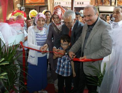 Yağışlar İşportacılara ve Şemsiye Satıcılarına Yaradı