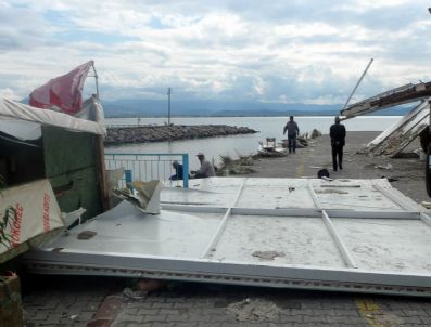 MUSTAFA ELDIVAN - Yağmur Havran’da Bir Köyü Elektriksiz Bıraktı