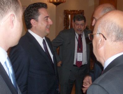 CÜNEYD ZAPSU - Babacan: Zengin İle Fakir Arasında Farkın Az Olduğu Ender Ülkelerdeniz