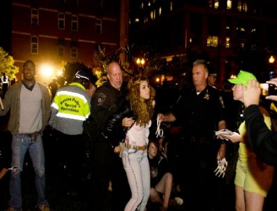 WALL STREET - Ekonomik eşitsizlik gösterisinde gözaltı