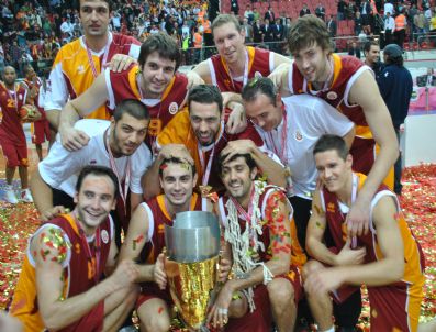 METIN ŞAHIN - Galatasaray`da Kupa Sevinci