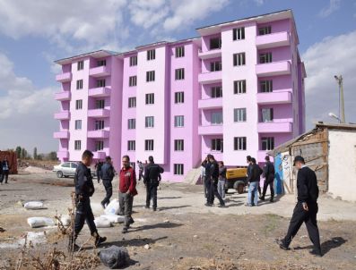 DADAŞKÖY - Kaçak Kat Belediye Ekipleri Tarafından Yıkıldı