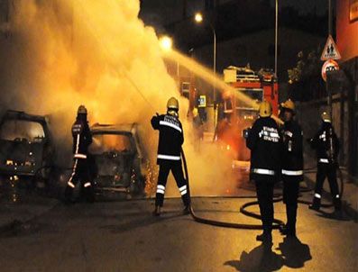 Kadıköy'de 4 araç kundaklandı