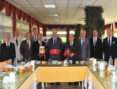 SALIH GÜRHAN - Manisa`dan Ayrılacak Vali Yardımcıları Onuruna Yemek