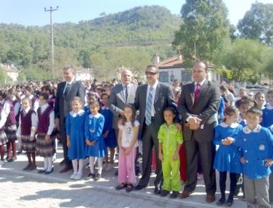 EROL KARAÖMEROĞLU - Muğla’da Gökçe Zeynep Gönen İlköğretim Okulu’na Beyaz Bayrak Verildi