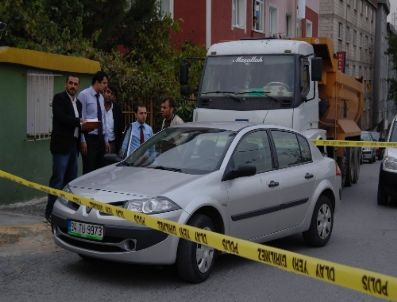 Sultangazi`de Bir Bankanın Kuryesi Gasp Edildi