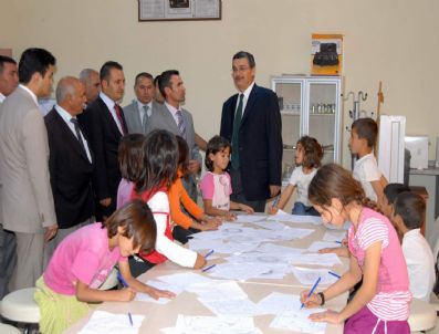 RAMAZAN SEÇILMIŞ - Vali Güvenç, Çatom ve Kadın Kültür Merkezlerini Gezdi