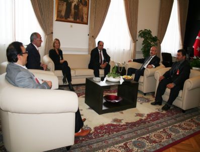 AYŞE GÜLSÜN BİLGEHAN - Vezdef, Kılıçdaroğlu`nu Ziyaret Etti