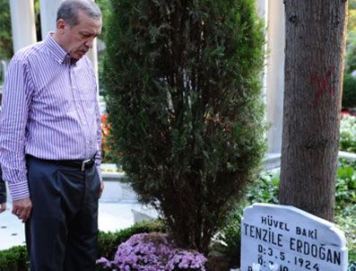 TENZILE ERDOĞAN - Erdoğan annesinin mezarını ziyaret etti