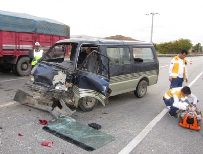 Çorum`da Zincirleme Trafik Kazası: 4 Yaralı