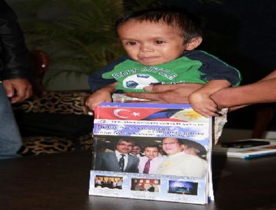 Dünyanın En Kısa Adamı, Türkiye’de Sultan Köse İle Görüşmek İstiyor (özel)