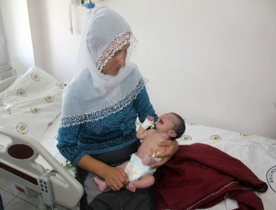 İsmail Bebek İçin Ankara`dan Diyarbakır`a Doktor Geldi