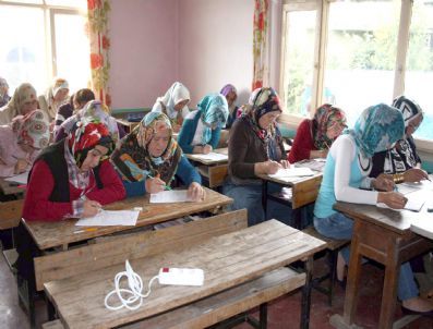 Köylü Kadınlara Hem İstihdam Hem Eğitim