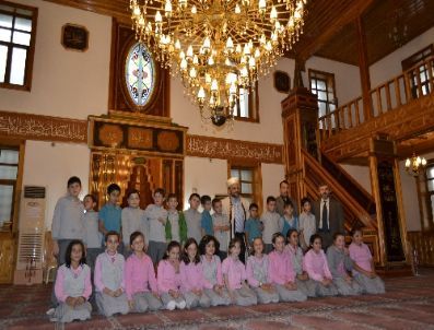 Minik Öğrenciler Camiyi Gezdi