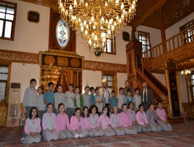 Minik Öğrenciler Camiyi Gezdi