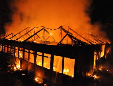 Planının Menderes Tarafından Çizildiği İddia Edilen Okul Kül Oldu