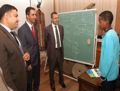 Vali Demir, Somalili Öğrencileri Ziyaret Etti