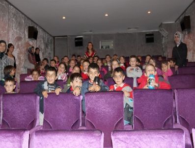 NUHUN GEMISI - Doğubayazıt`ın Minik Öğrencileri İlk Kez Sinemada Film Seyretti
