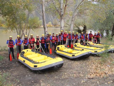 DUMANLı  - Erzincan`da Rafting Eğitimi