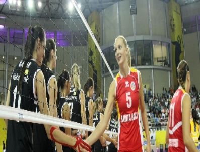 Finalde Azeri Rabita Bakü`ye 3-0 Yenilen Vakıfbank 2. Oldu