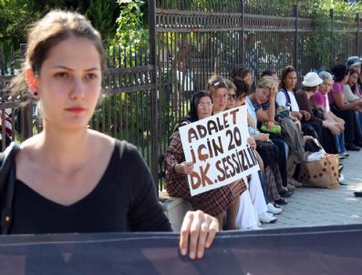 Kadın Örgütleri Adliye Önünde Eylem Yaptı