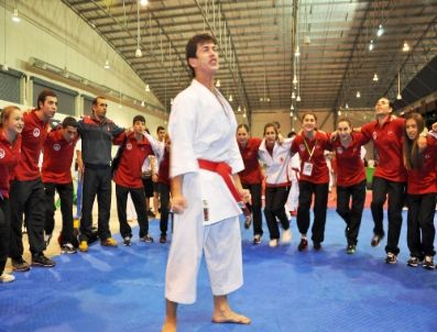 Karatede Ali Sofuoğlu Da Malezya`da Finale Kaldı