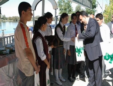 Kaymakam Erdoğan, Başarılı Öğrencileri Ödüllendirdi