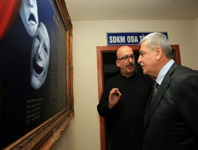 Kocaeli Şehir Tiyatroları ‘kösem Sultan’ İle Perdelerini Açtı