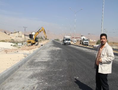 Mardin`de İstasyon Havaalanı Arasındaki Beton Asfalt Çalışmaları Sürüyor
